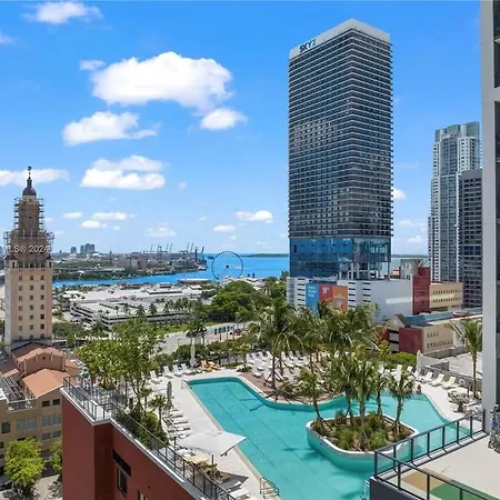 Bayside Breeze - Downtown Luxury Tower Apartment
